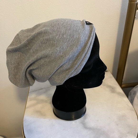 PS peak a boo ponytail beanie in gray - Picture 5 of 5